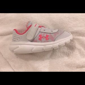 Pink/Gray/White Under Armour tennis shoes Size7